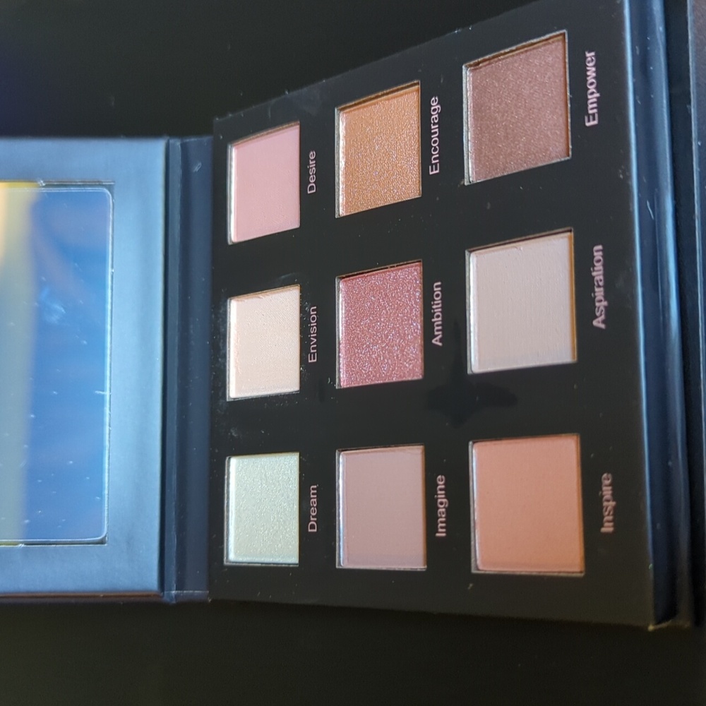 💜2/$20💜 Realher Eyeshadow Palette